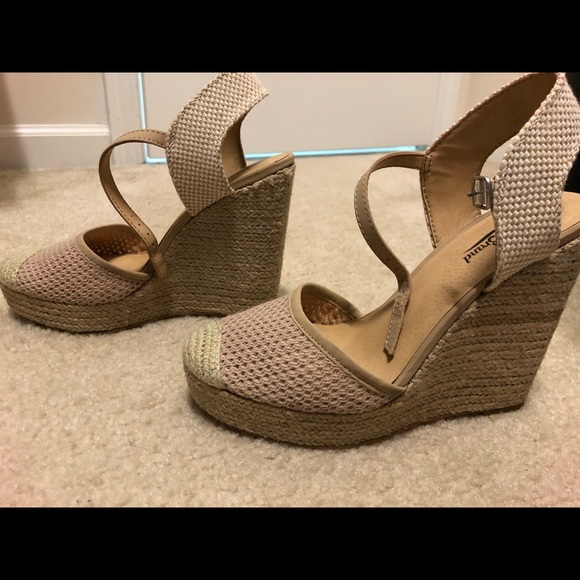 Lucky Brand Wedges - Picture 2 of 3